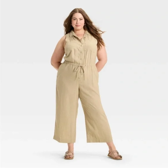 Universal Thread Tan Jumpsuit with Collared Neckline and Cropped Wide-Leg - Picture 3 of 4